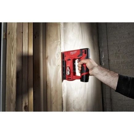 Степлер скобозабивний акумуляторний MILWAUKEE M12 BST-0 (каркас) 4933459634 фото