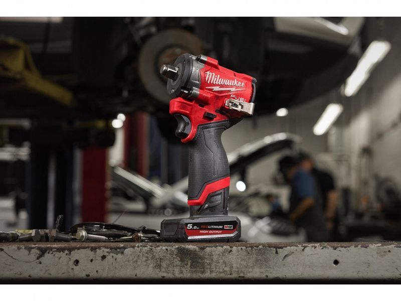 Гайковерт акумуляторний безщітковий 1/2'' MILWAUKEE, M12 FCIWF12G3-502X, 746Нм, з кільцем (зарядний пристрій С12 С, 2 акумулятор 4933493455 фото