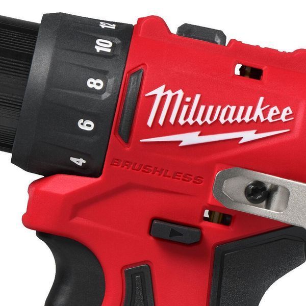 Дриль-шуруповерт акумуляторний безщітковий MILWAUKEE M12 BLDDRC-202C, 40Нм (зарядний пристрій С12, 2 акумулятори М12 В2 2Аг, клі 4933499686 фото