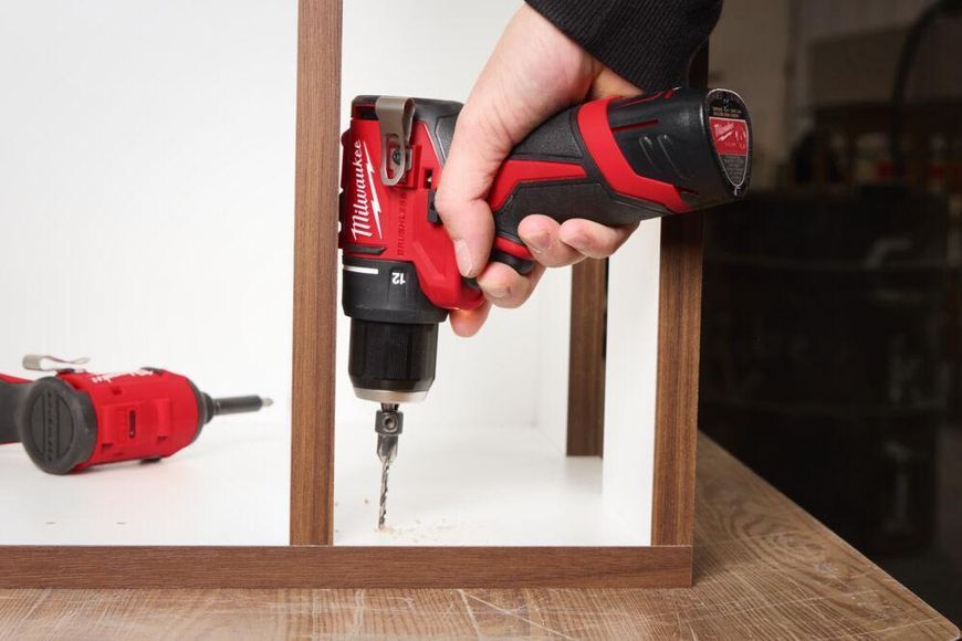 Дриль-шуруповерт акумуляторний безщітковий MILWAUKEE M12 BLDDRC-202C, 40Нм (зарядний пристрій С12, 2 акумулятори М12 В2 2Аг, клі 4933499686 фото
