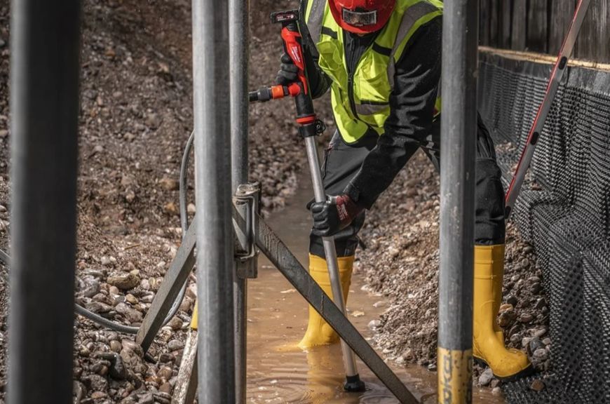 Насос для перекачування рідини акумуляторний MILWAUKEE, M12 BSWP-0 (каркас,картонне пакування) 4933479639 фото