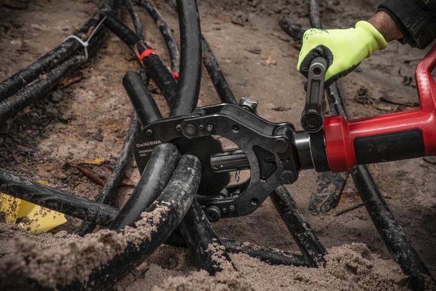 Кабелеріз гідравлічний акумуляторний MILWAUKEE, M18 HCC125-801C (зарядний пристрій M12-18 FC, 1 акумулятор М18 FВ8 8Аг, кейс) 4933499333 фото