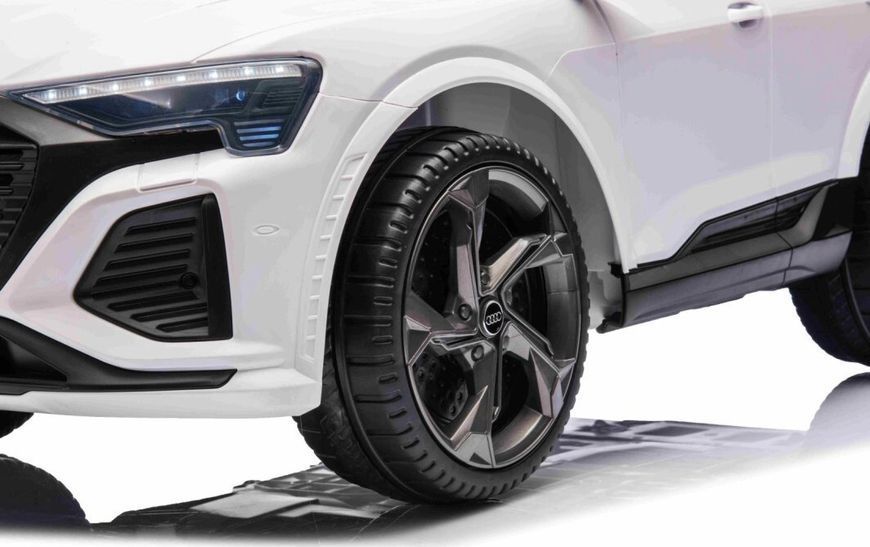 Дитяча акумуляторна машинка Audi SQ8 Біла PA.BRD-2168.BIA фото