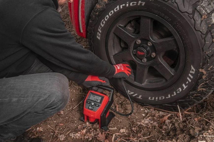 Компресор повітряний автомобільний акумуляторний MILWAUKEE, M12 Bl-O (каркас, картонне пакування) 4933464124 фото