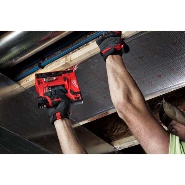 Степлер акумуляторний MILWAUKEE, M12 BST-202X (зарядний пристрій С12 С, 2 акумулятори М12 В2 2Аг, кліпса для ременя, HD кейс) 4933459635 фото