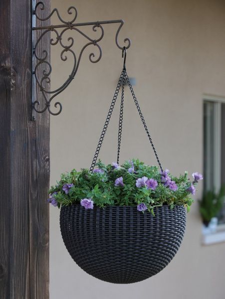 Горщик для рослин Keter Rattan hanging sphere з ланцюжками підвісний, антрацит, 8,6 л 7290106924499 фото