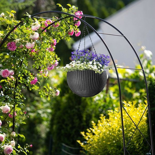 Горщик для рослин Keter Rattan hanging sphere з ланцюжками підвісний, антрацит, 8,6 л 7290106924499 фото