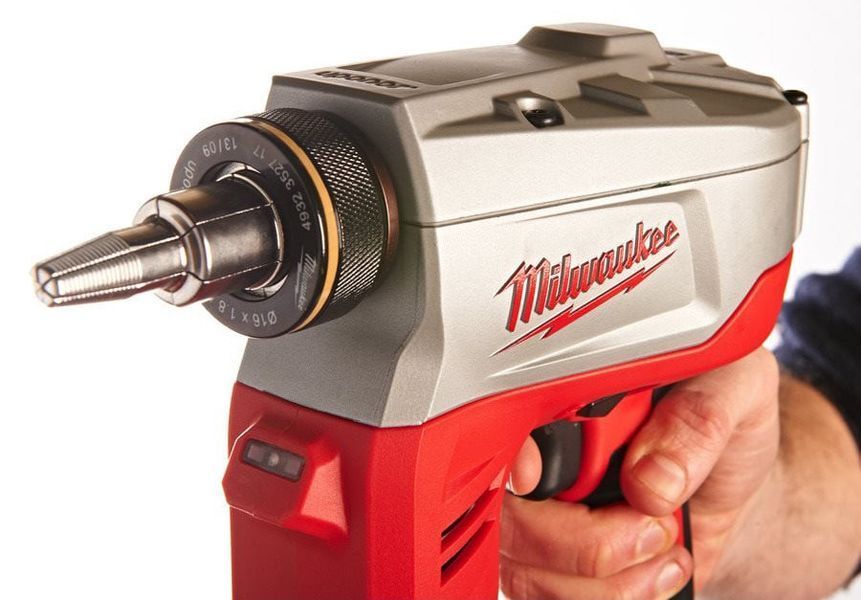 Інструмент розширювальний акумуляторний UPONOR Q&E MILWAUKEE, HD18 PXP-H06202C (зарядний пристрій М12-18 С, 2 акумулятори М18 В2 4933441771 фото
