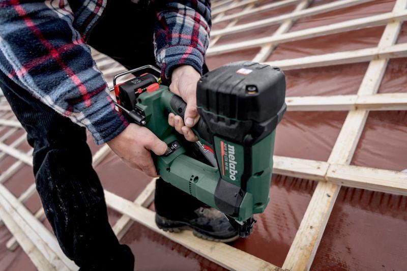 Акумуляторний цвяхозабивач Metabo NFR 18 LTX 90 BL каркас MetaBox 612090840 612090840 фото