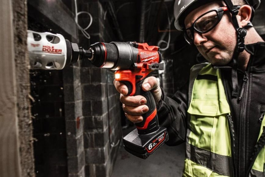Дриль-шуруповерт акумуляторний безщітковий MILWAUKEE, M12 FDD2-0, 37/45Нм (каркас, кліпса для реміня, картонне пакування) 4933479872 фото