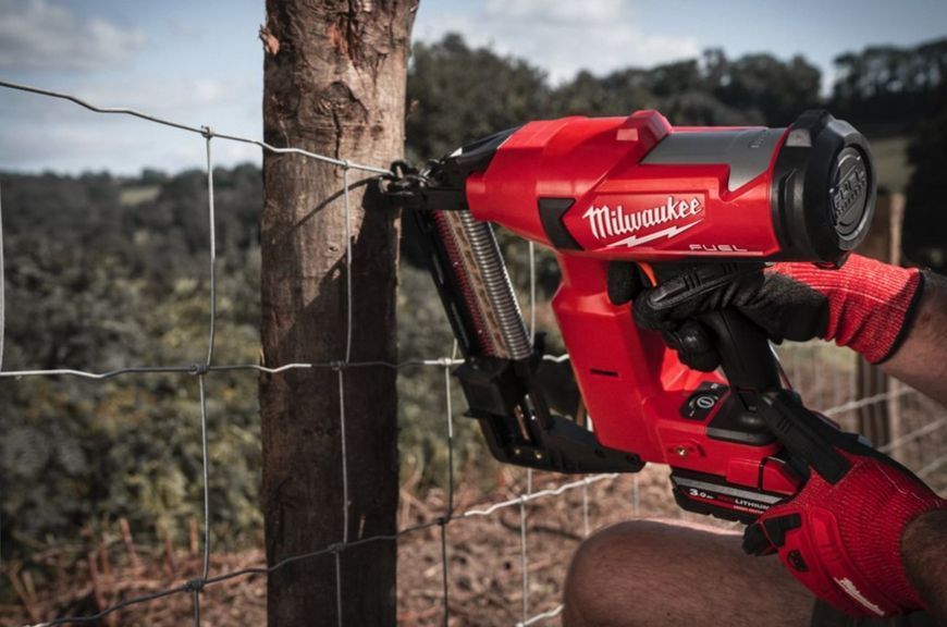 Степлер скобозабивний акумуляторний безщітковий MILWAUKEE, M18 FFUS-0C, скоба 38-51мм (каркас,кейс) 4933479834 фото
