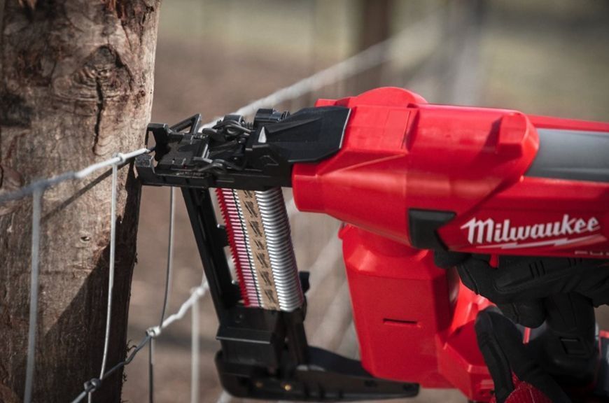 Степлер скобозабивний акумуляторний безщітковий MILWAUKEE, M18 FFUS-0C, скоба 38-51мм (каркас,кейс) 4933479834 фото