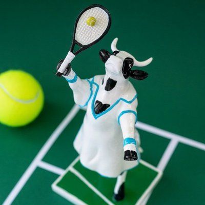 Колекційна статуетка корова Tennis Cow, Size M 47898 фото