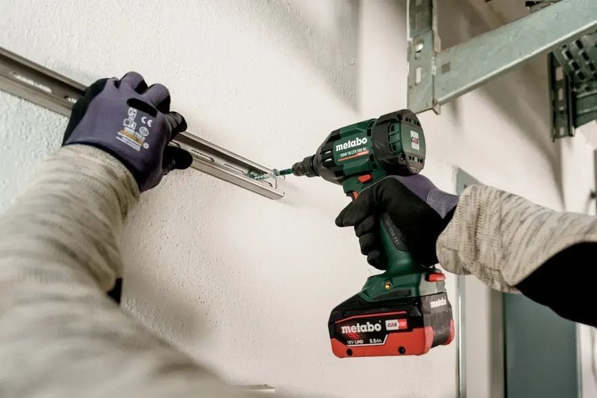 Акумуляторний ударний гайковерт Metabo SSW 18 LTX 550 BL каркас у кейсі (Бесплатна доставка) 602404840 фото