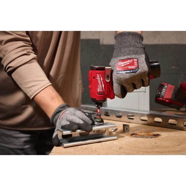 Гвинтокрут акумуляторний 1/4'' HEX MILWAUKEE M12 BLIDRC-202C (124Нм) (+ заряд.пристрій, 2 акум., HD кейс) 4933499690 4933499690 фото