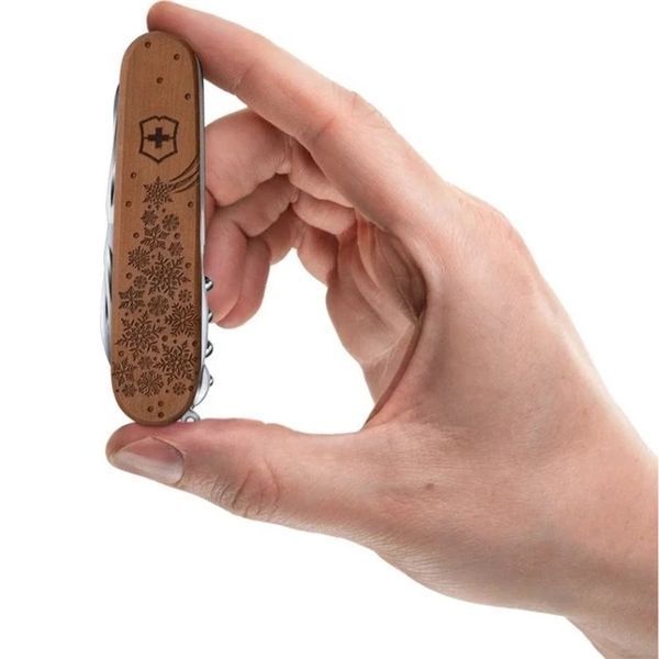 Складной нож Victorinox CLIMBER WOOD Winter Magic 1.3701.63E1 1.3701.63E1 фото