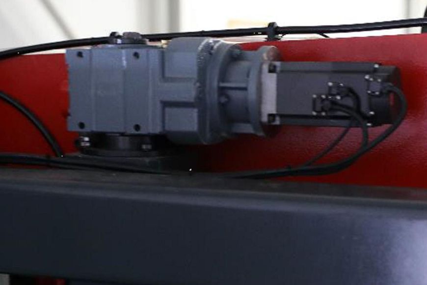 Автоматична стрічкова пила по металу з ЧПУ Karmetal ULTRA 300x300 ULTRA 300x300 фото