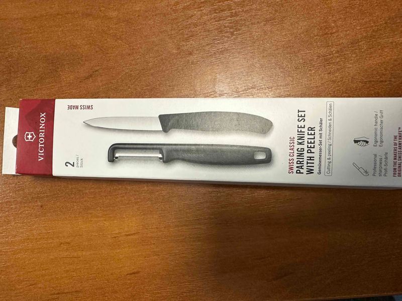Набір для чистки овочів з двох предметів Victorinox Swiss Classic Paring Set ніж 8 см чорний 6.7113.21 6.7113.21 фото