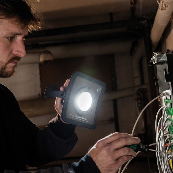 Прожектор переносний 2000 lumen NOVA R SCANGRIP (На акумуляторі) 03.6201 фото