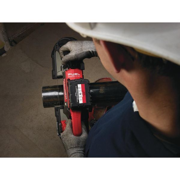 Пила стрічкова акумуляторна MILWAUKEE, M18 CBS125-502C (зарядний пристрій М12-18 FC, 2 акумулятори М18 В5 5Аг, кейс) 4933448195 фото
